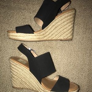 DV Black Straw Wedges